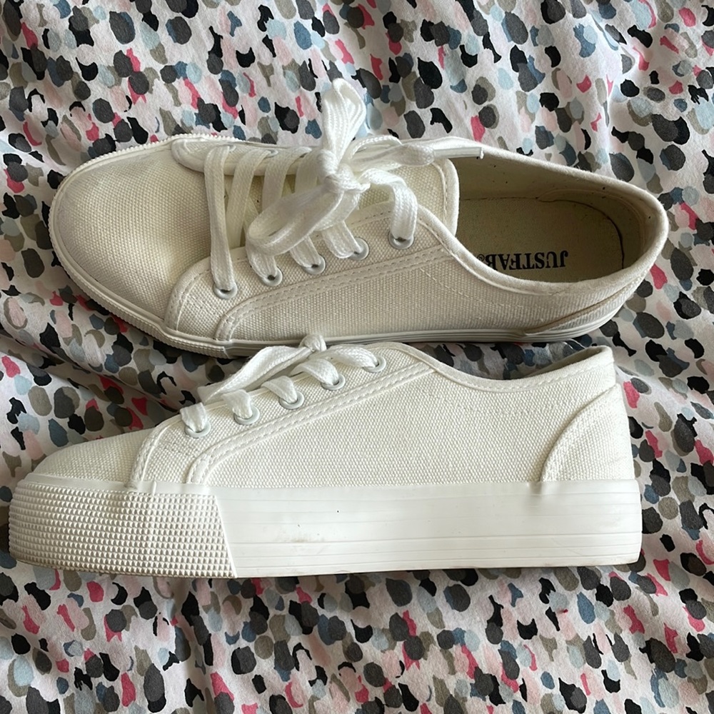 Shoes with just only two use. Size 8. Withe